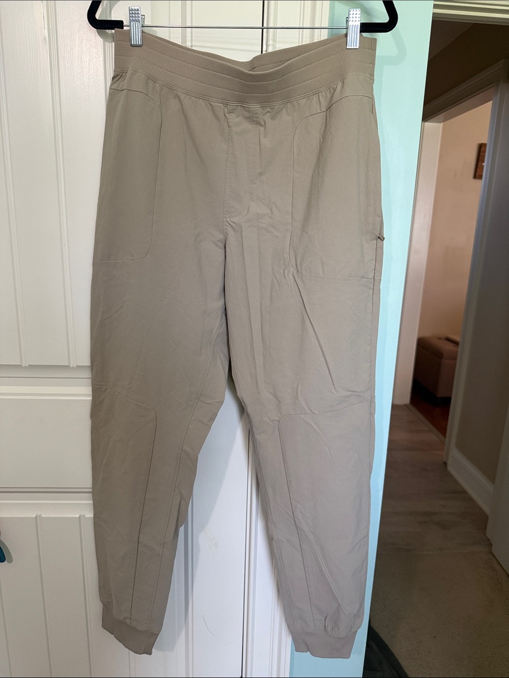 ALO Yoga Men's Jogger Pants in Sandstone Beige